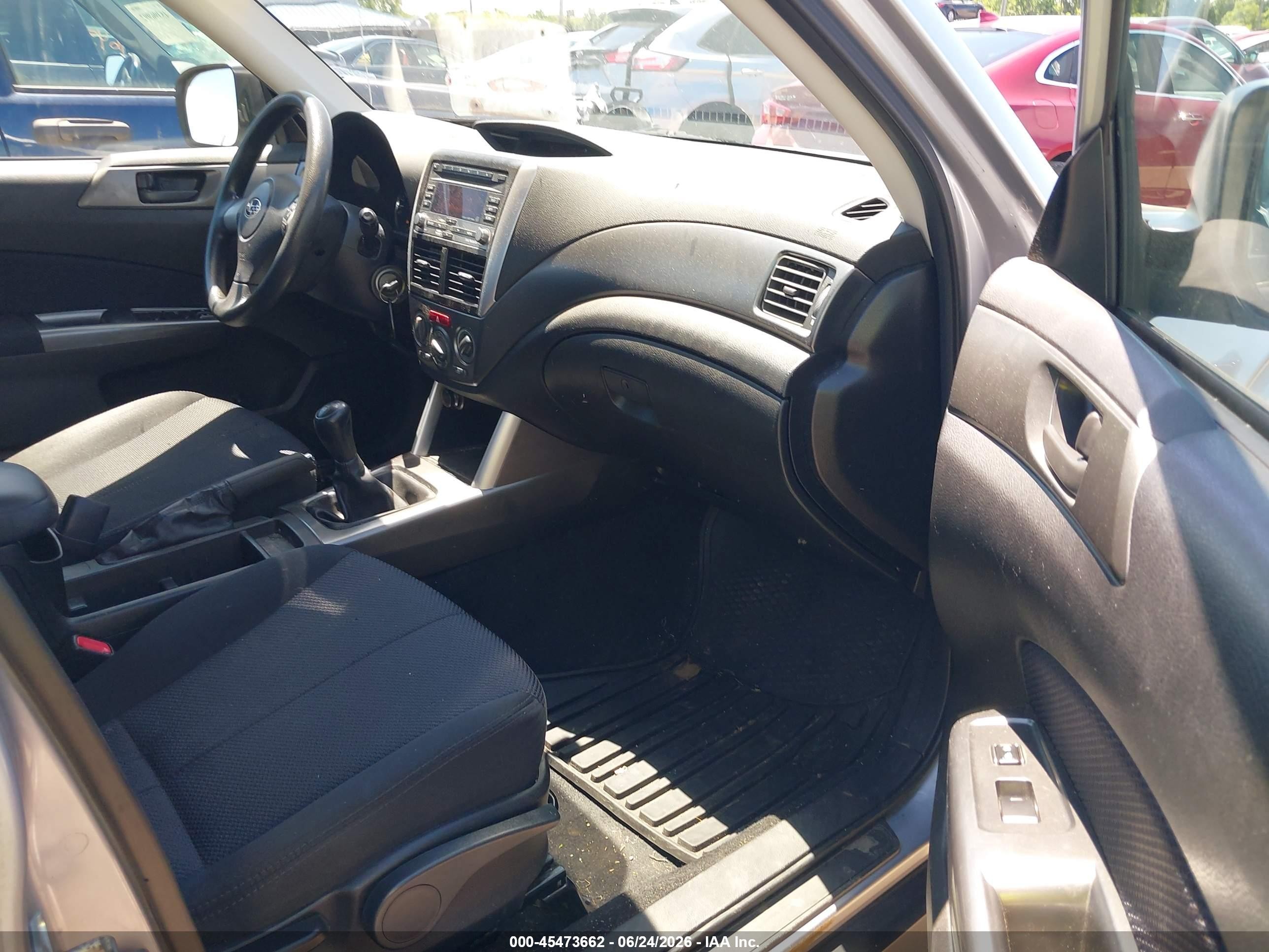 2012 Subaru Forester 2.5x Silver vin: JF2SHBBC1CG407391