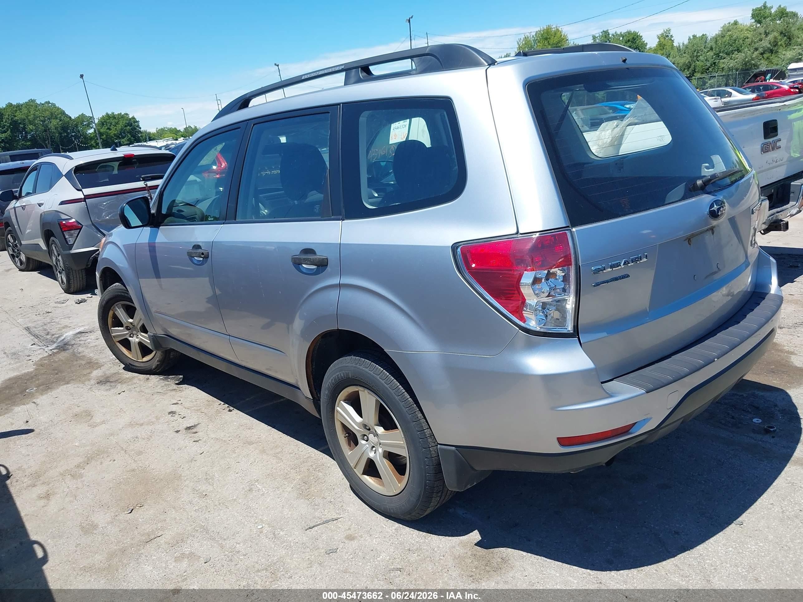 2012 Subaru Forester 2.5x Silver vin: JF2SHBBC1CG407391