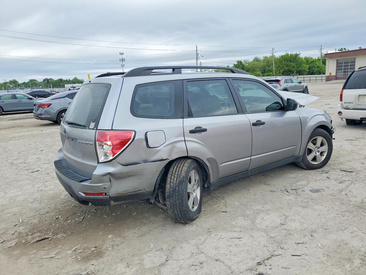 2011 Subaru Forester 2.5x Silver vin: JF2SHBBC2BH715789