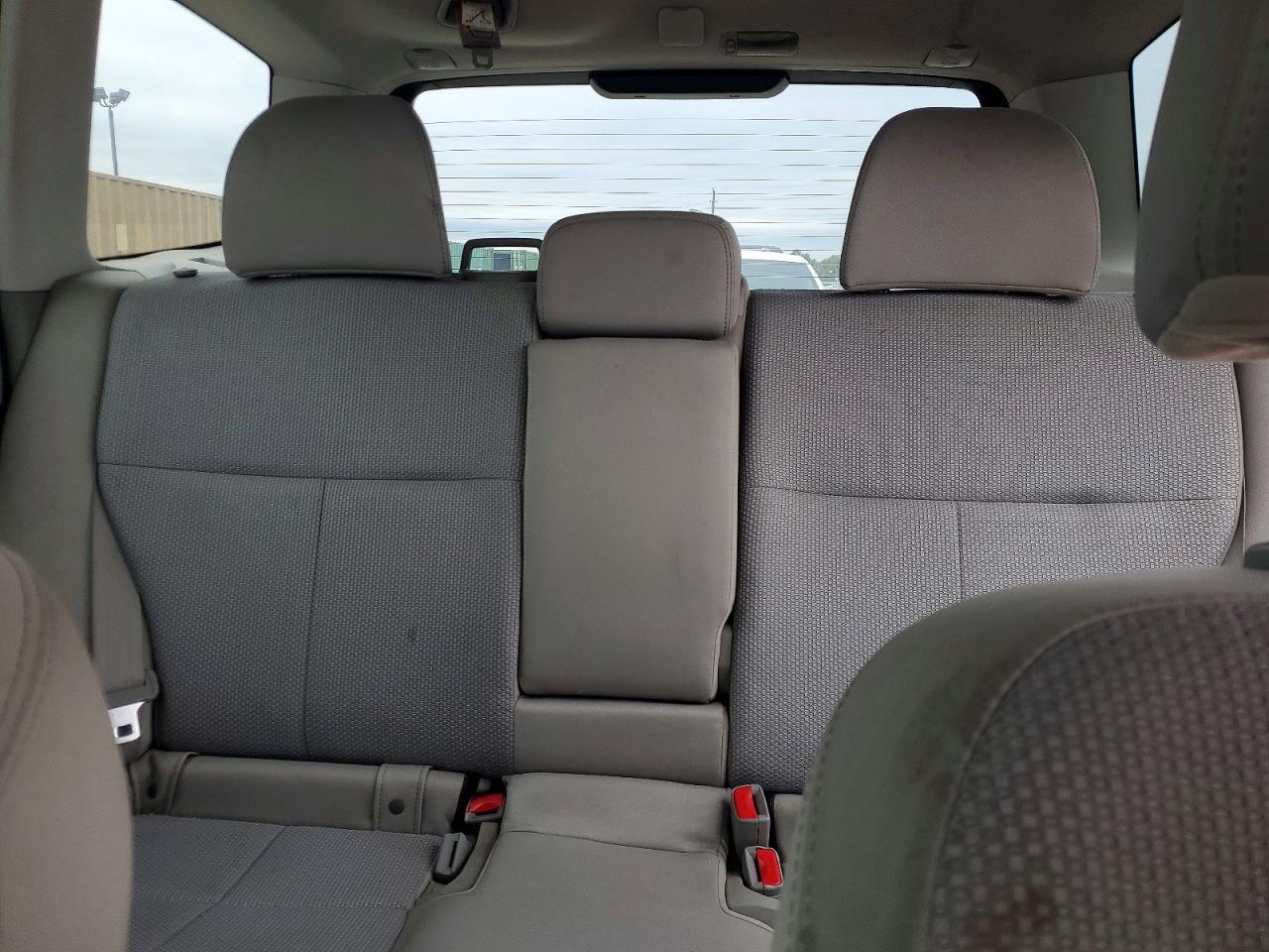 2011 Subaru Forester 2.5x Silver vin: JF2SHBBC2BH715789