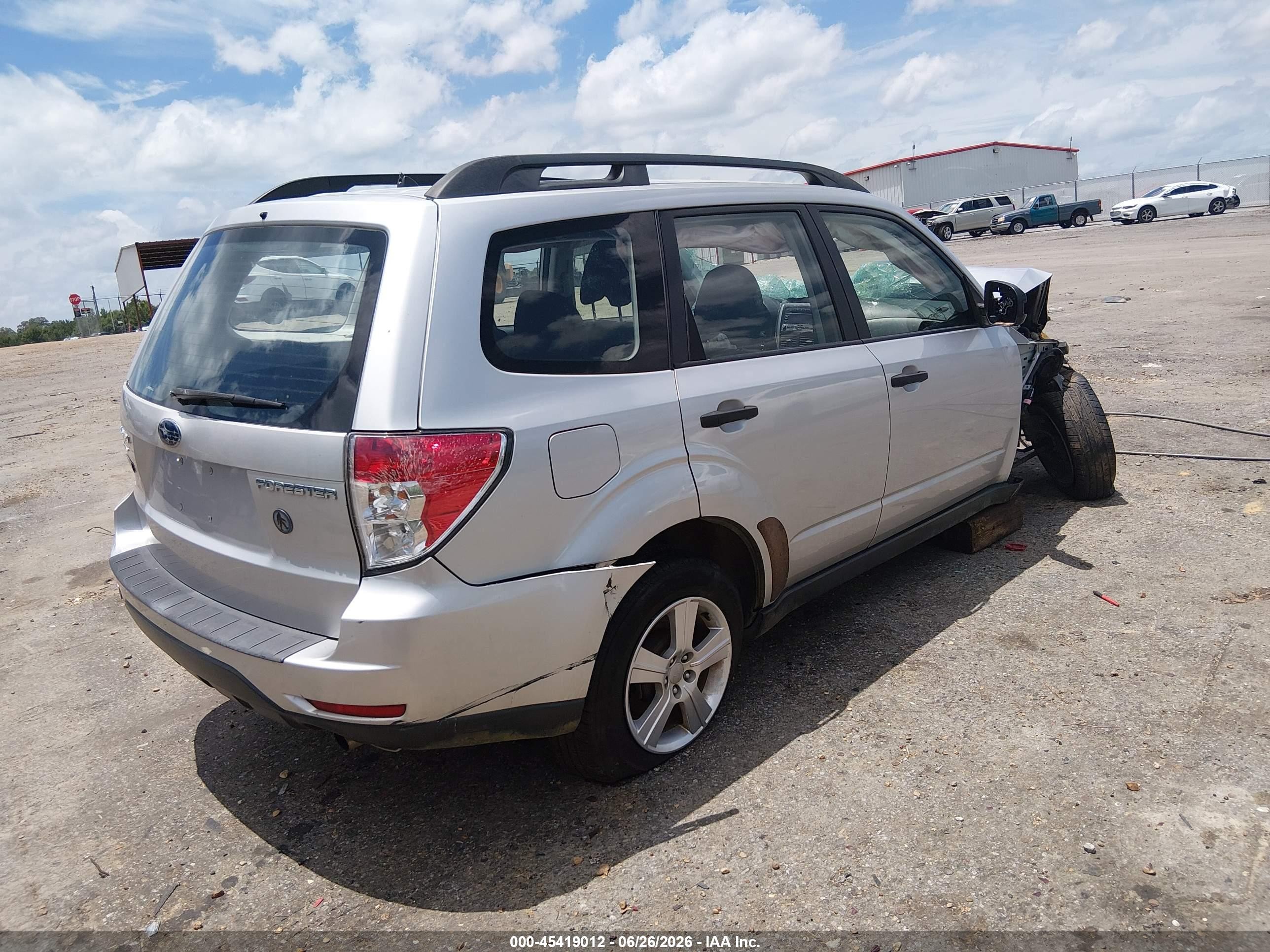 2011 Subaru Forester 2.5x Silver vin: JF2SHBBC2BH723746