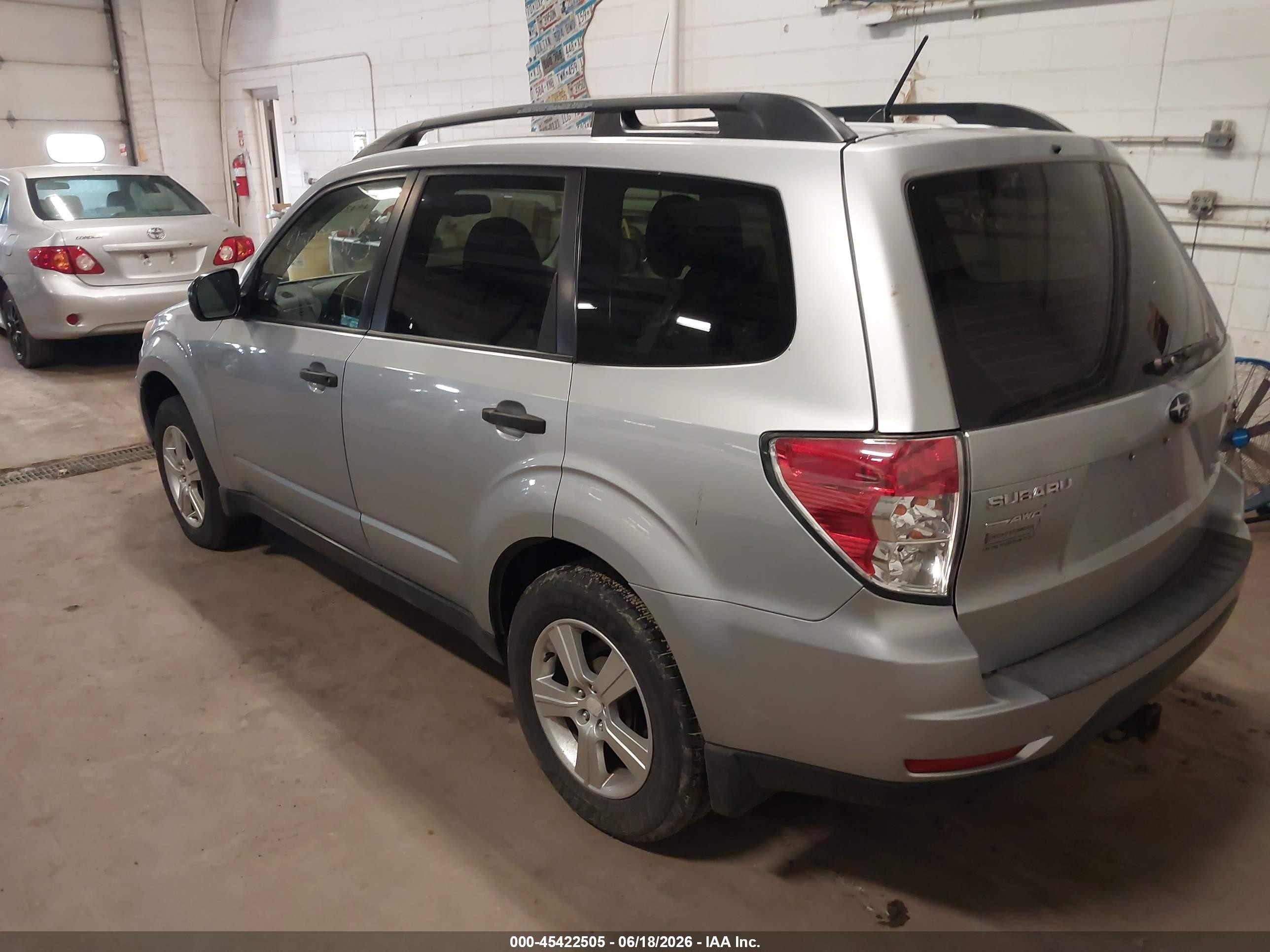 2012 Subaru Forester 2.5x Silver vin: JF2SHBBC3CH431217