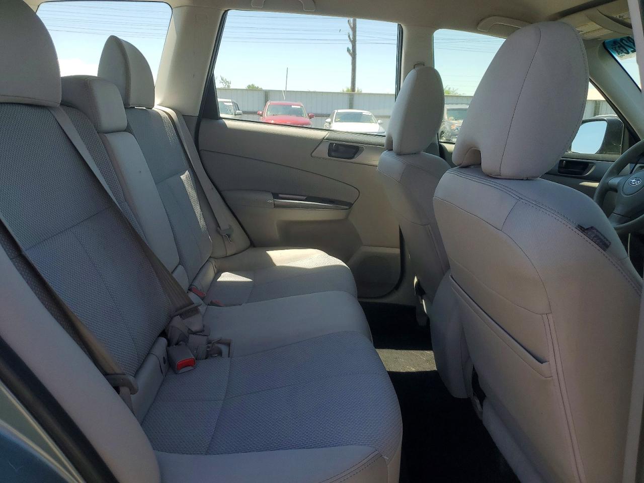 2011 Subaru Forester 2.5x Silver vin: JF2SHBBC4BH777727