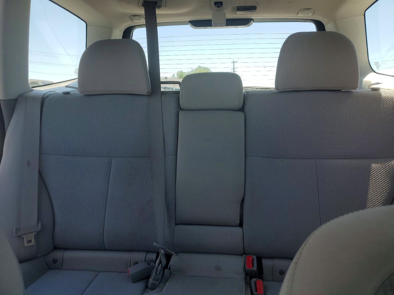 2011 Subaru Forester 2.5x Silver vin: JF2SHBBC4BH777727