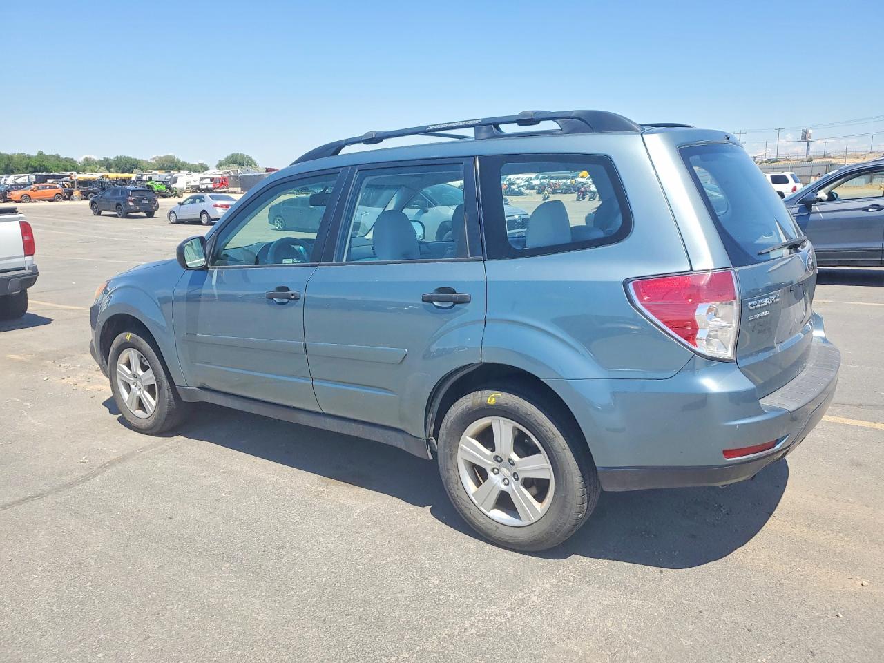 2011 Subaru Forester 2.5x Silver vin: JF2SHBBC4BH777727