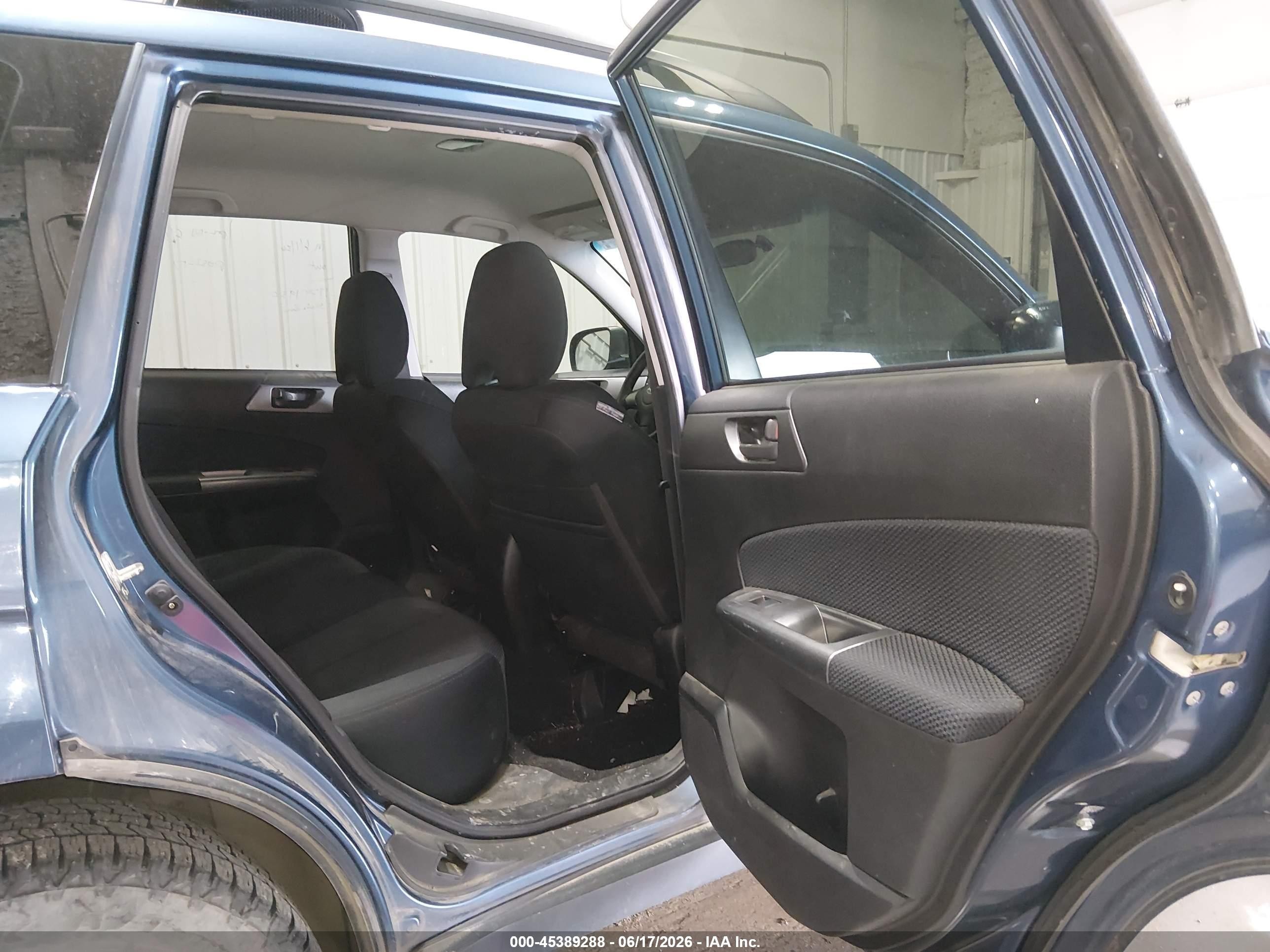 2012 Subaru Forester 2.5x Blue vin: JF2SHBBC4CH449600
