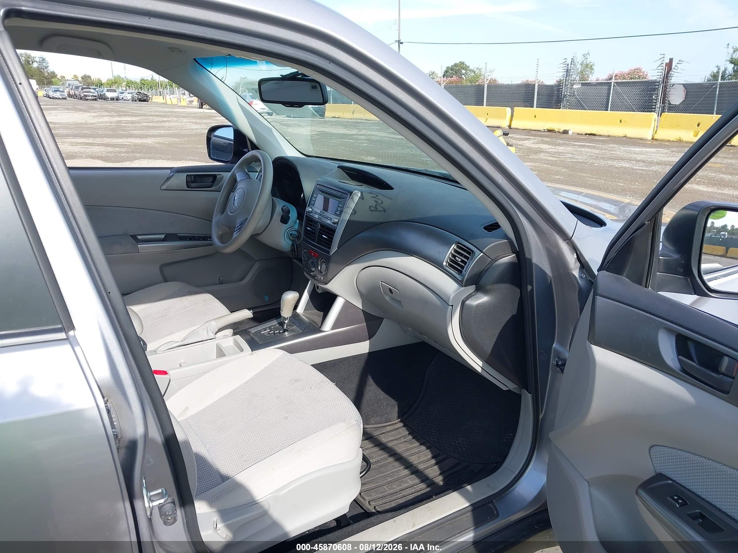 2011 Subaru Forester 2.5x Серый vin: JF2SHBBC5BH741707