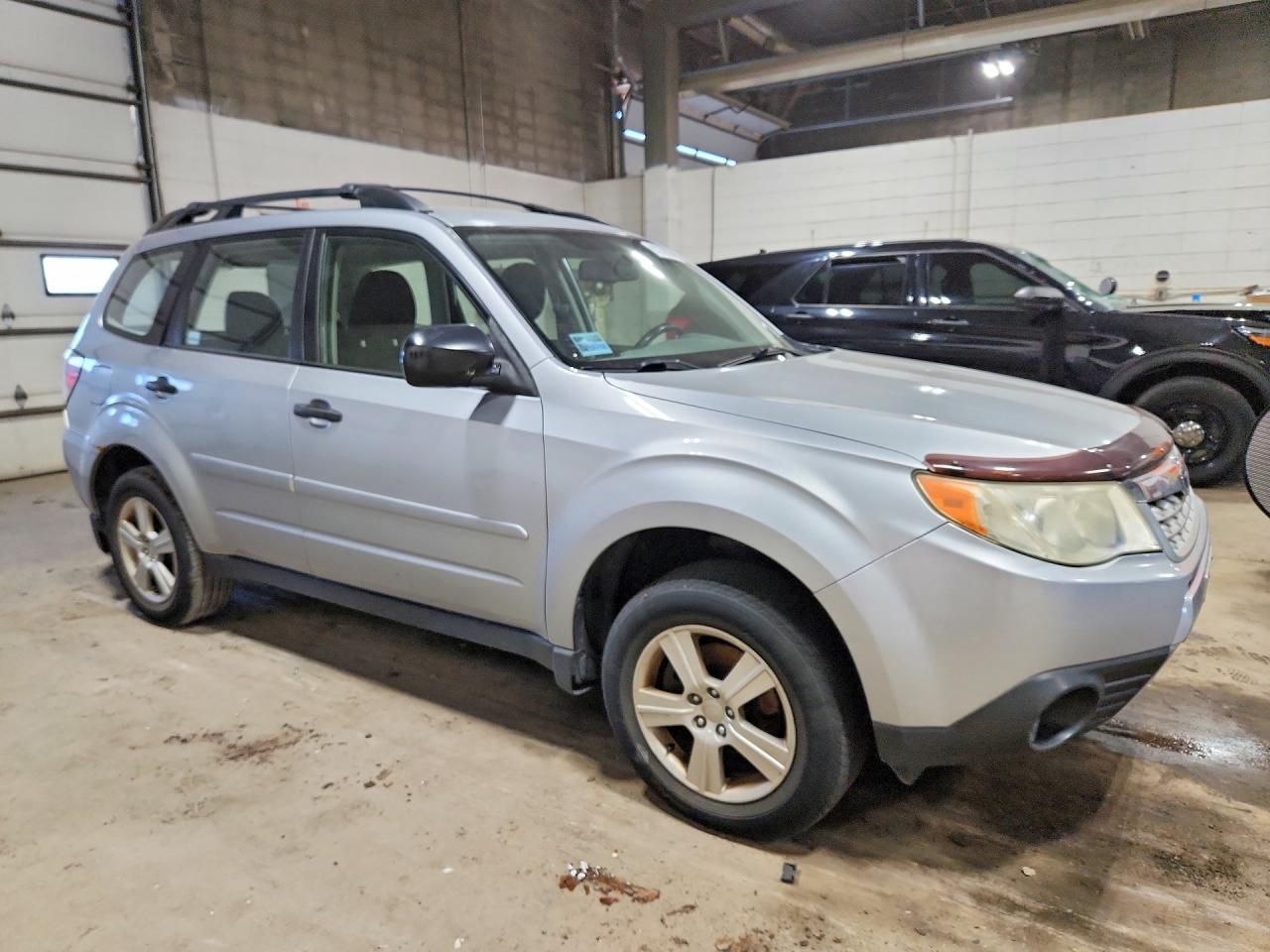 2012 Subaru Forester 2.5x Silver vin: JF2SHBBC5CH412829