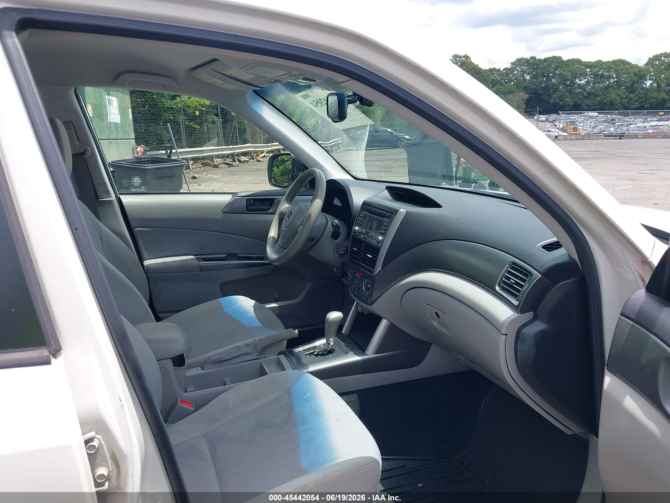 2012 Subaru Forester 2.5x White vin: JF2SHBBC6CH431888