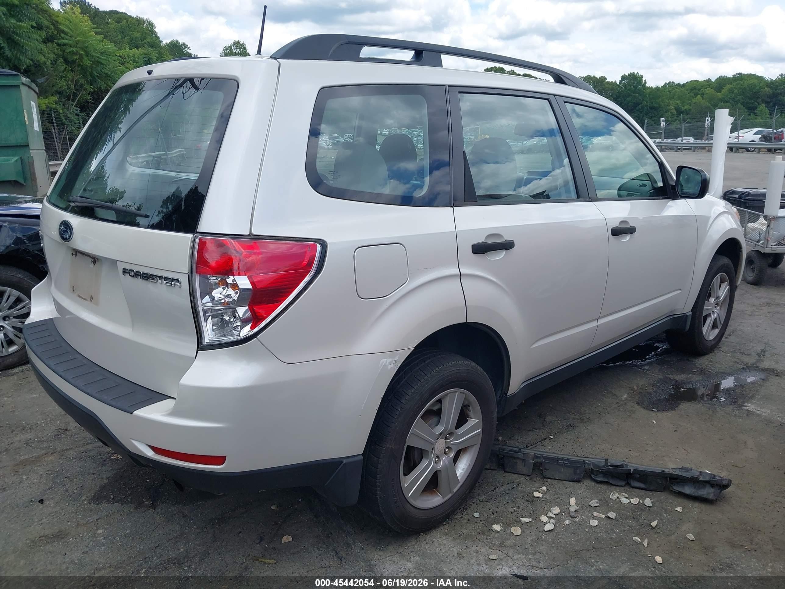 2012 Subaru Forester 2.5x White vin: JF2SHBBC6CH431888