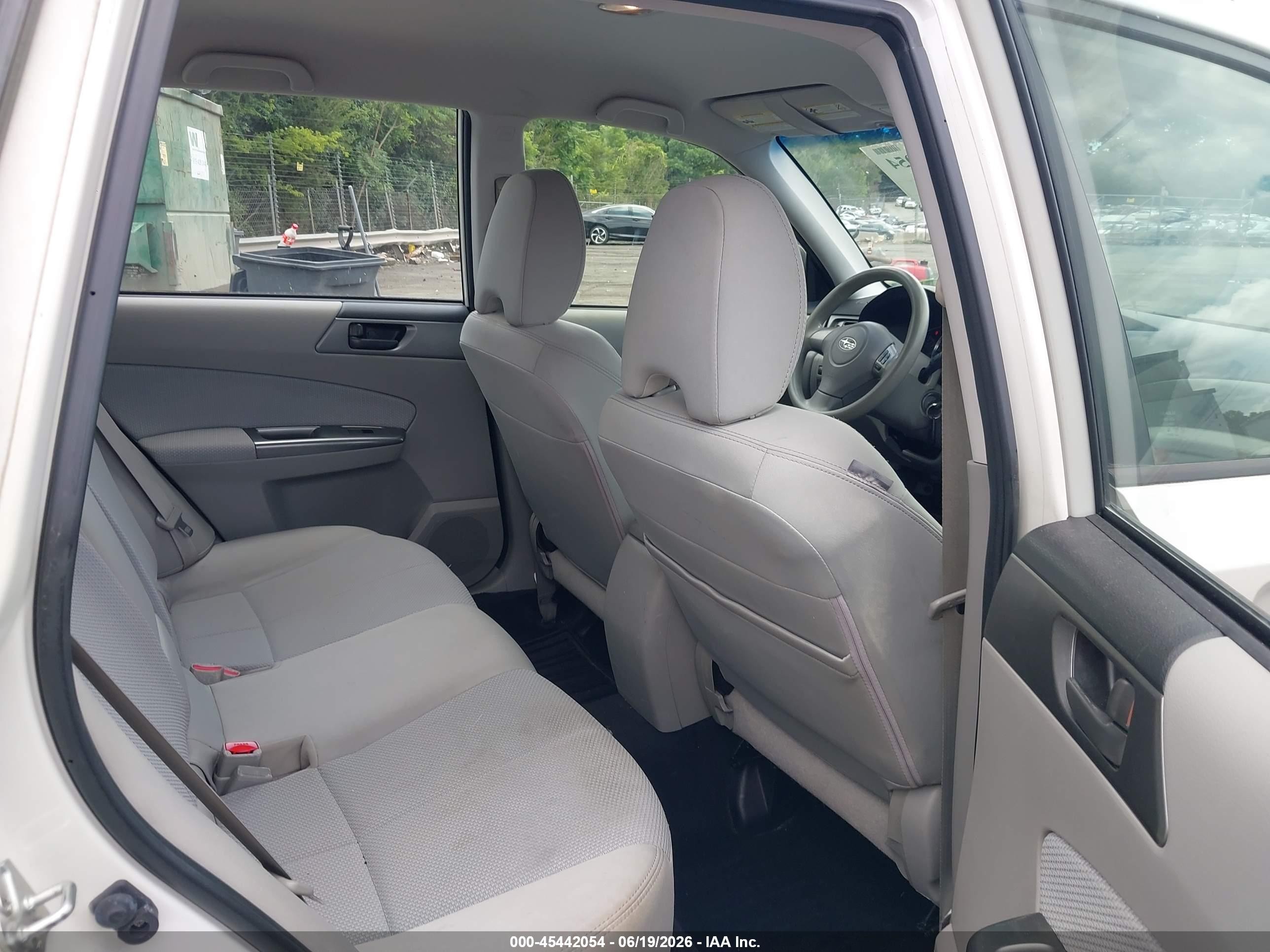 2012 Subaru Forester 2.5x White vin: JF2SHBBC6CH431888