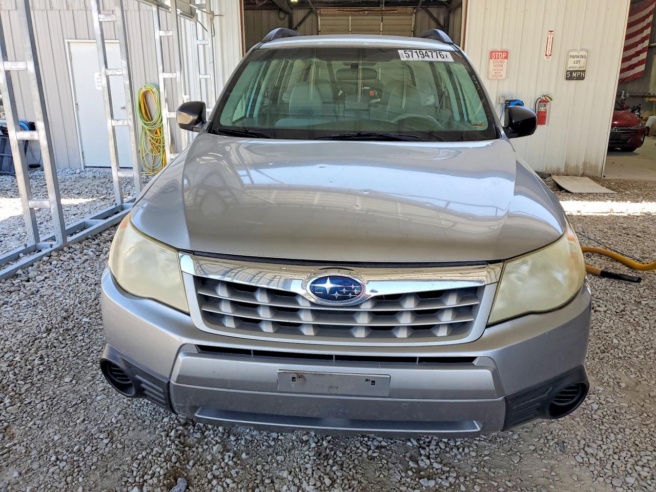 2011 Subaru Forester 2.5x Серебряный vin: JF2SHBBC7BH746276