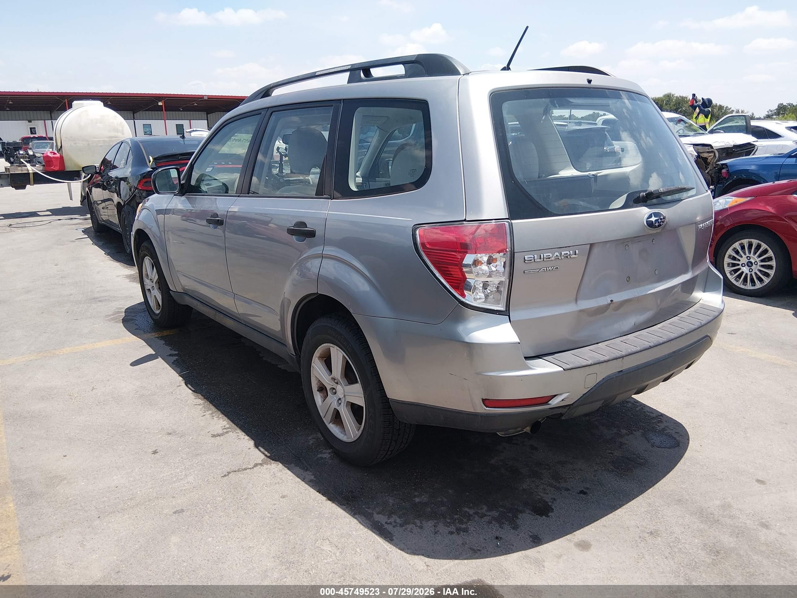 2011 Subaru Forester 2.5x Silver vin: JF2SHBBC8BH702433