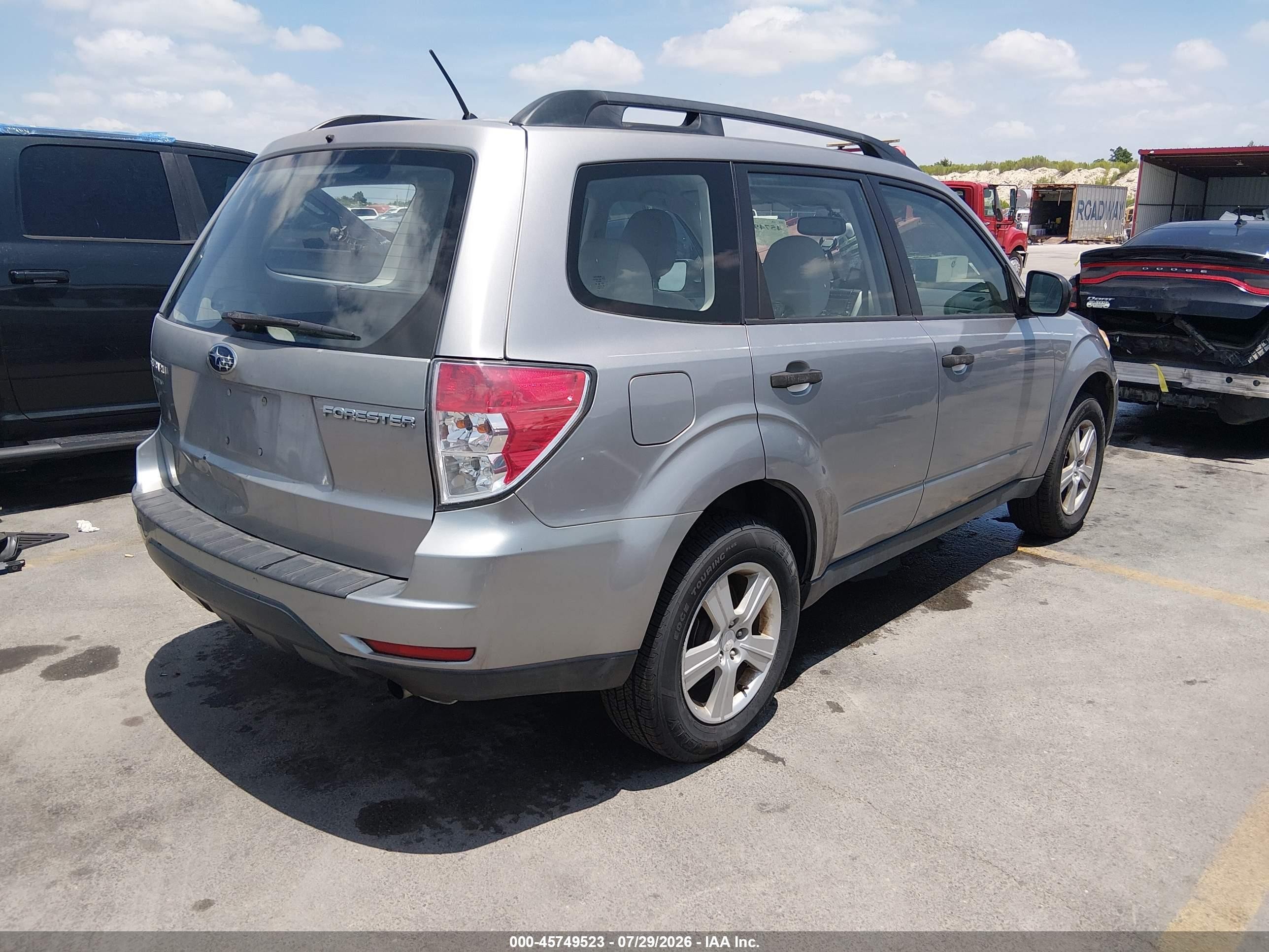 2011 Subaru Forester 2.5x Silver vin: JF2SHBBC8BH702433