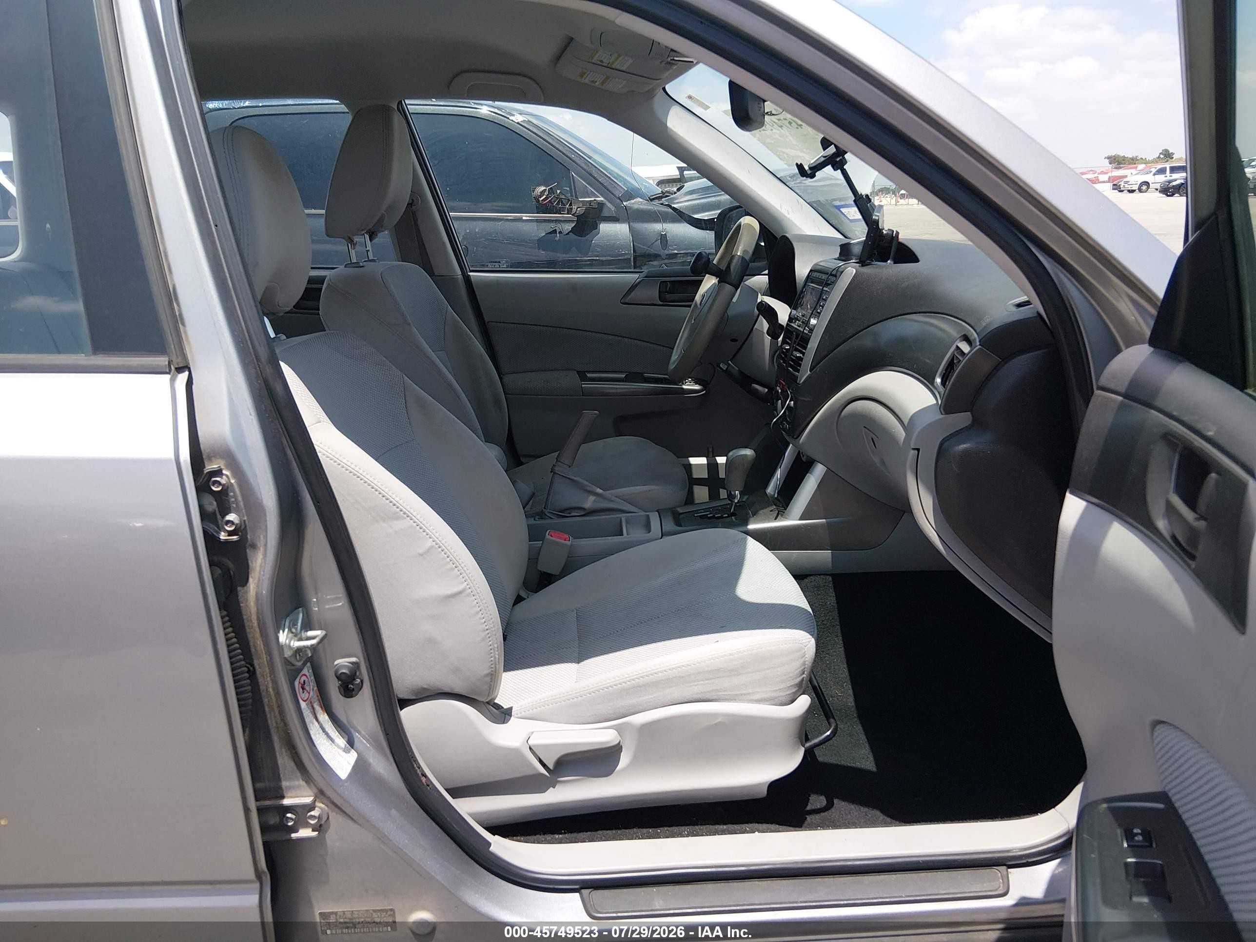 2011 Subaru Forester 2.5x Silver vin: JF2SHBBC8BH702433