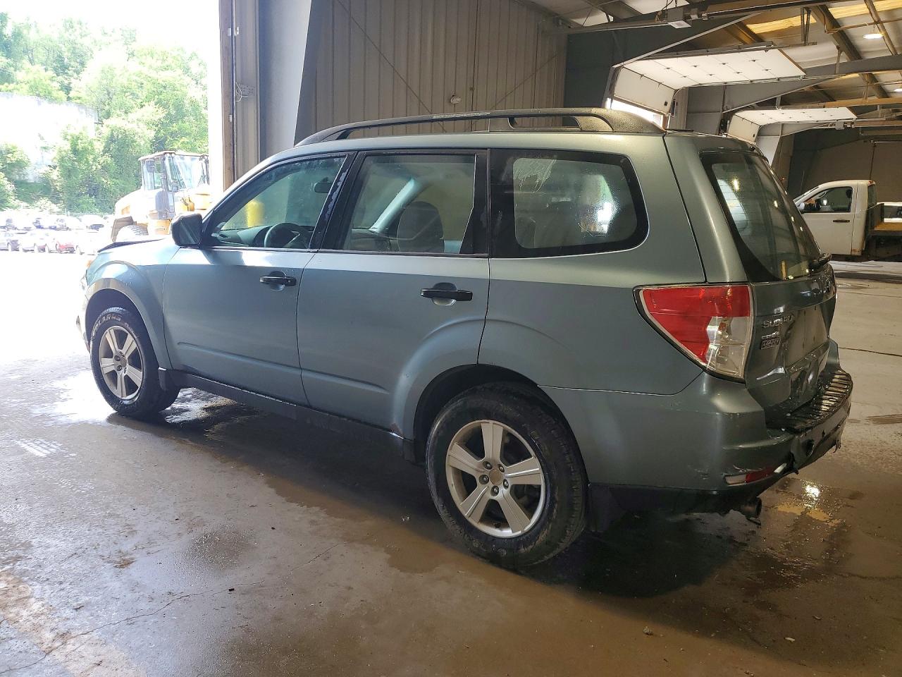 2011 Subaru Forester 2.5x Blue vin: JF2SHBBC8BH762941