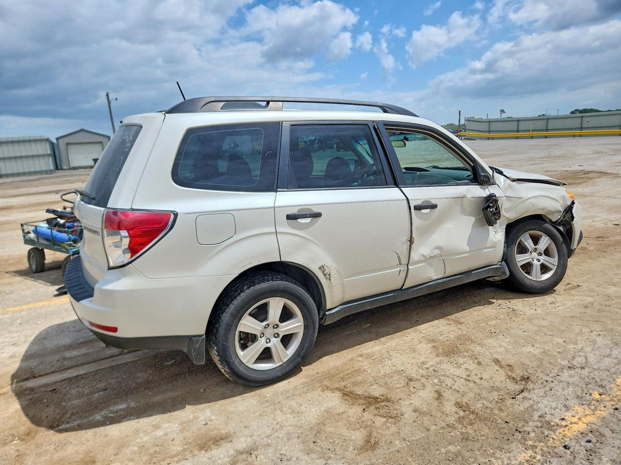 2011 Subaru Forester 2.5x White vin: JF2SHBBCXBH765226