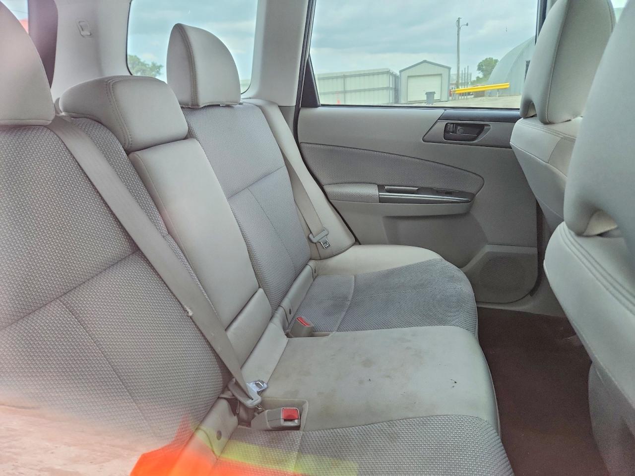 2011 Subaru Forester 2.5x White vin: JF2SHBBCXBH765226
