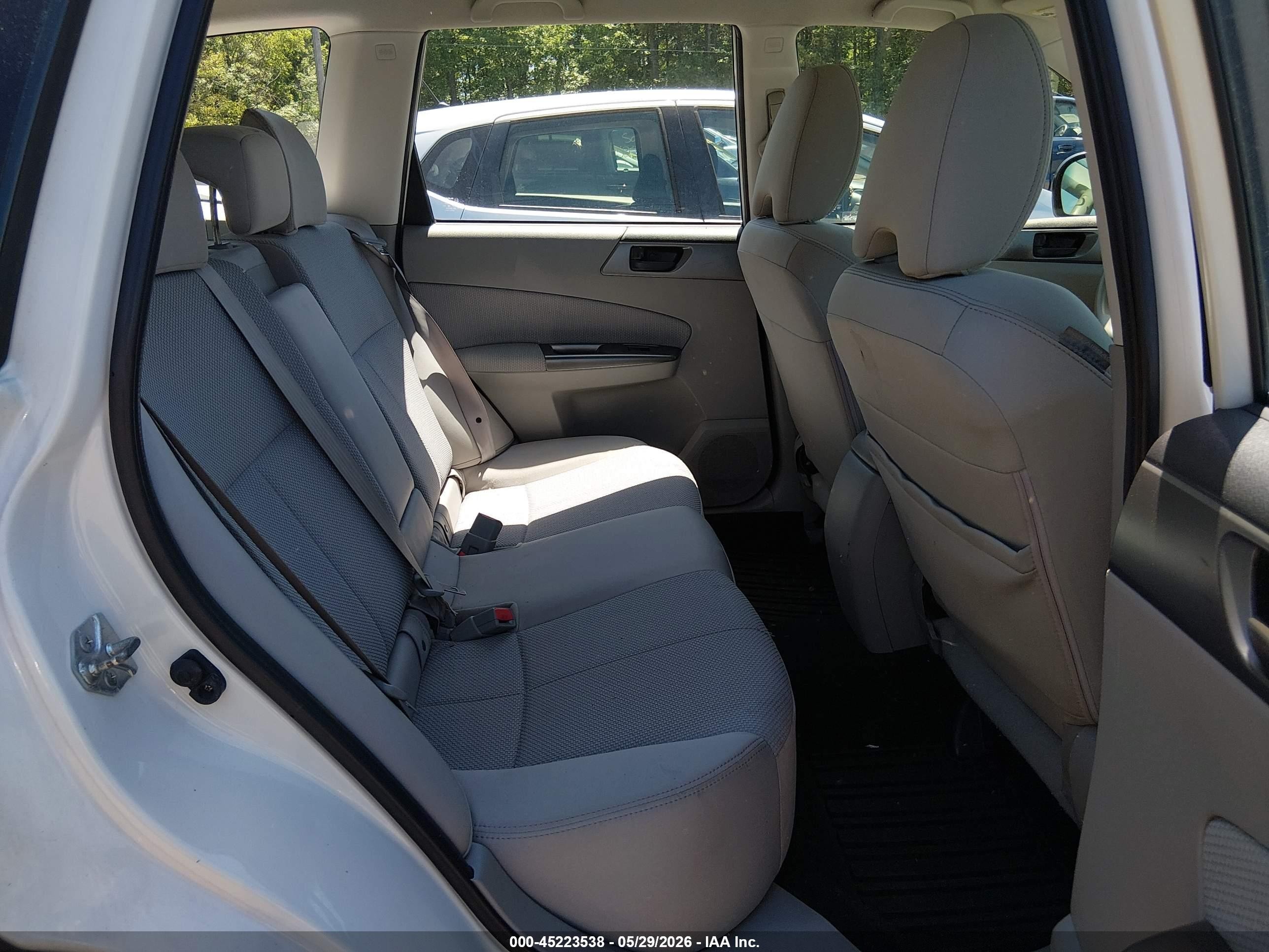 2012 Subaru Forester 2.5x Белый vin: JF2SHBBCXCH442778