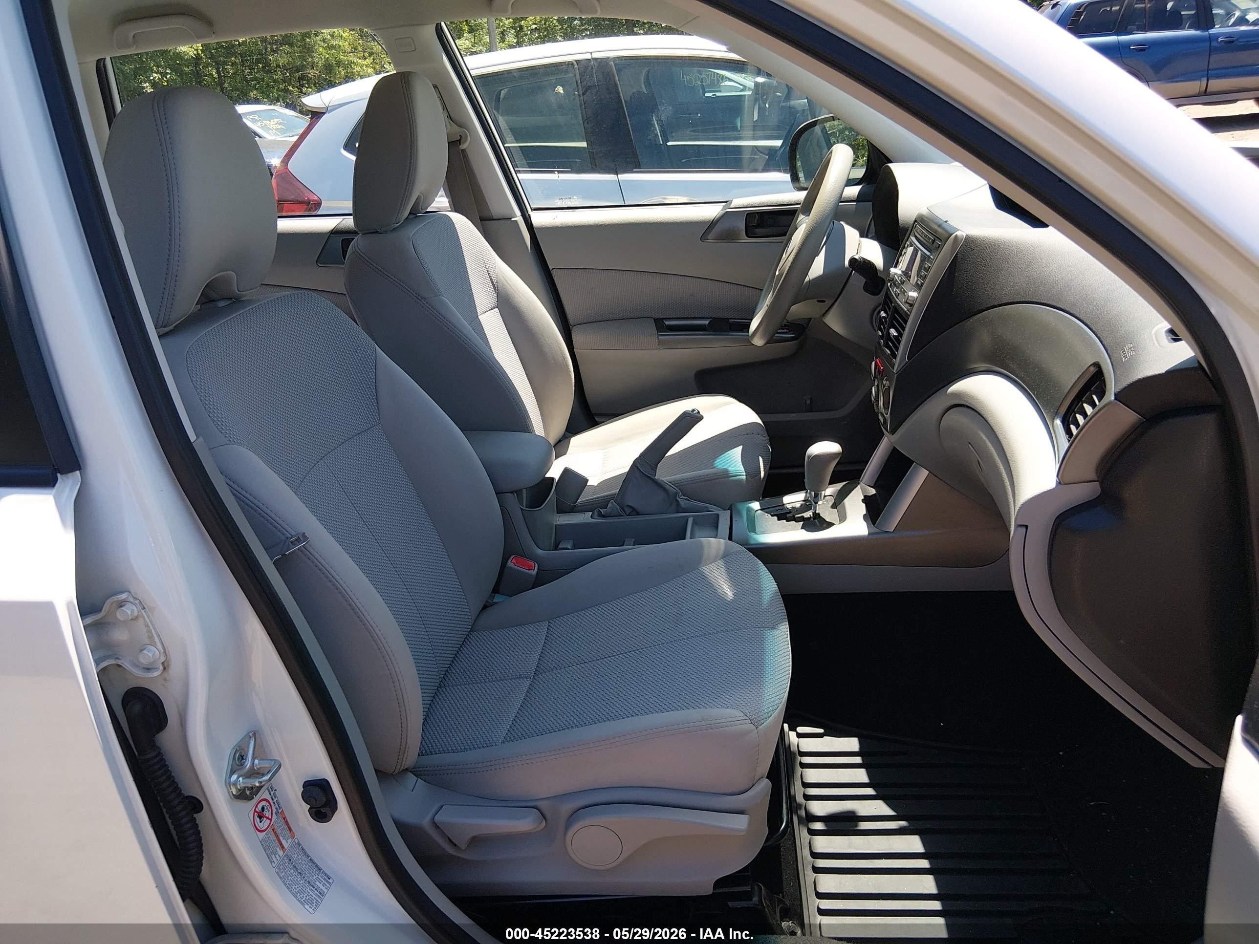 2012 Subaru Forester 2.5x Белый vin: JF2SHBBCXCH442778