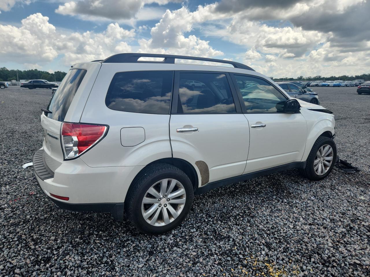 2012 Subaru Forester 2.5x Premium Белый vin: JF2SHBCC0CH457675