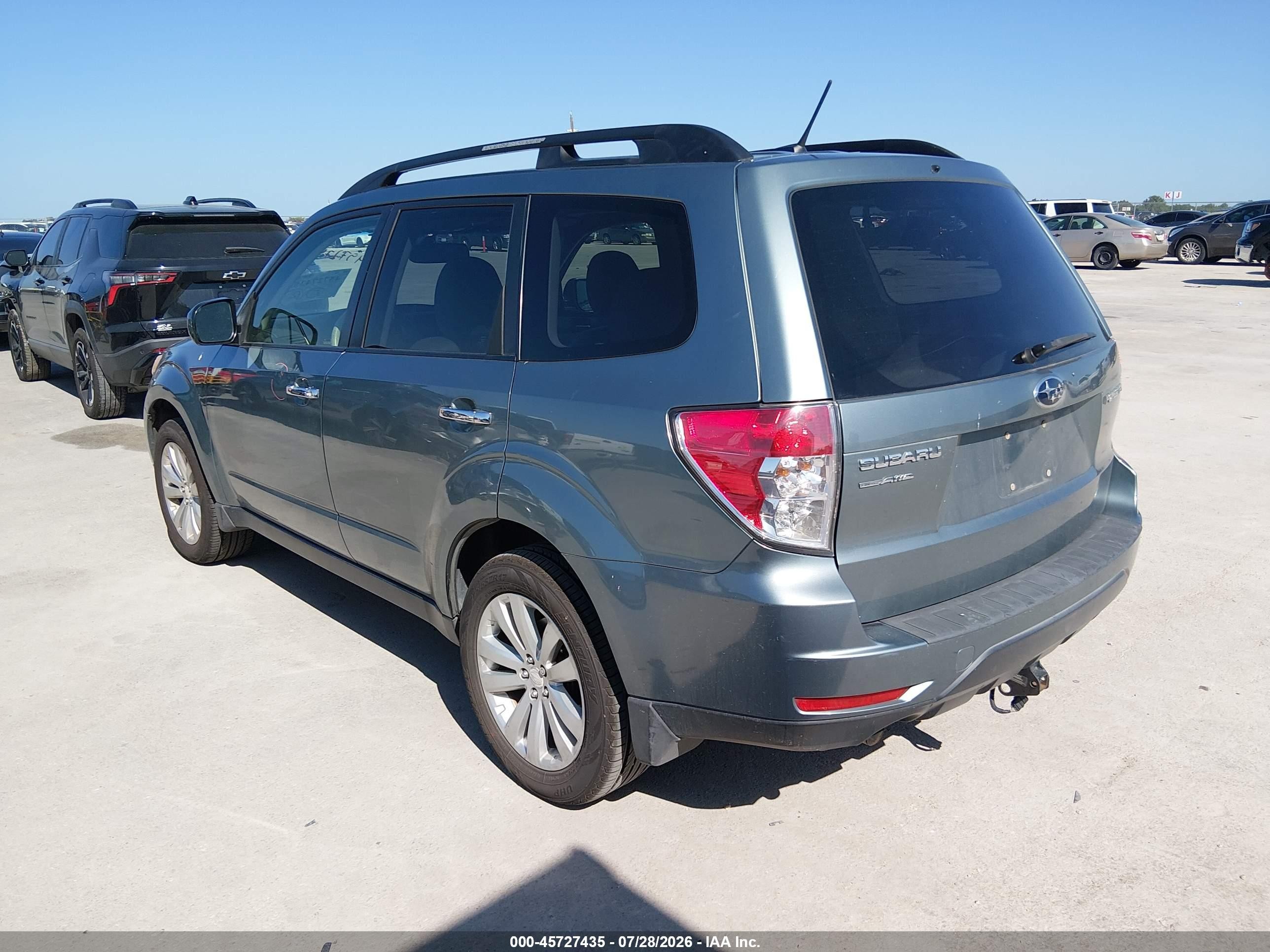 2011 Subaru Forester 2.5x Premium Blue vin: JF2SHBCC1BH775593