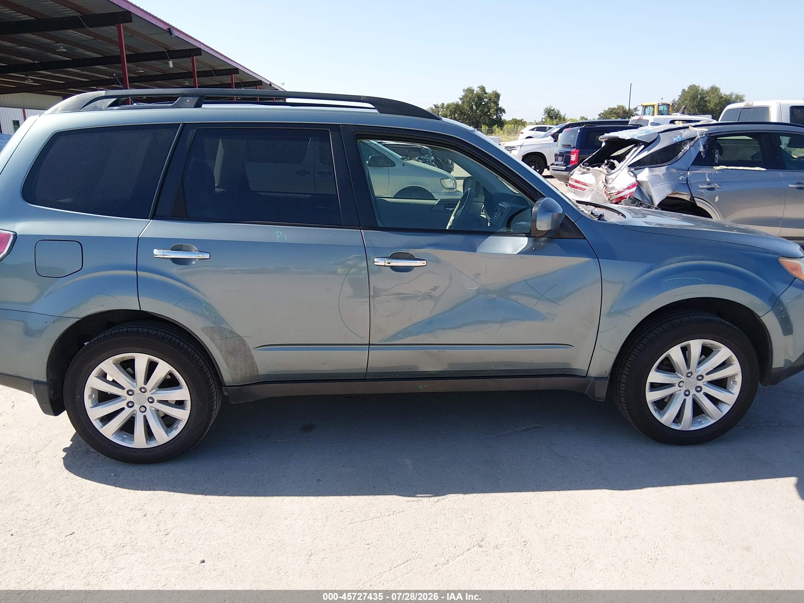 2011 Subaru Forester 2.5x Premium Blue vin: JF2SHBCC1BH775593