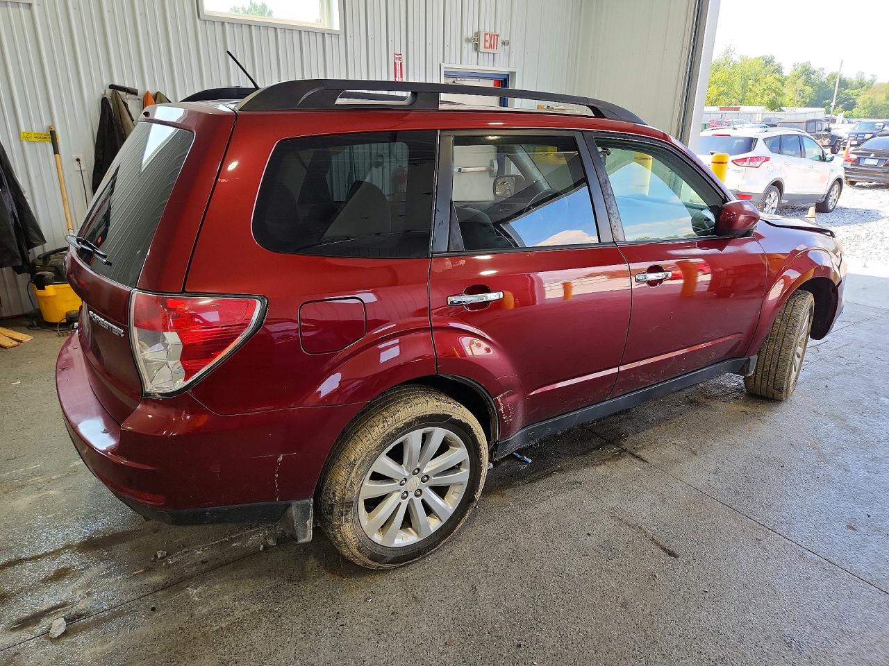 2011 Subaru Forester 2.5x Premium Red vin: JF2SHBCC5BH769649