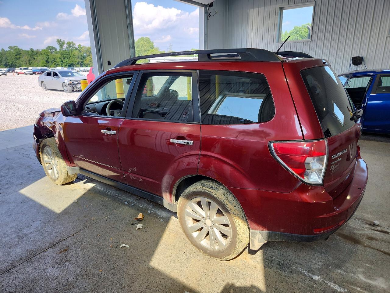 2011 Subaru Forester 2.5x Premium Red vin: JF2SHBCC5BH769649