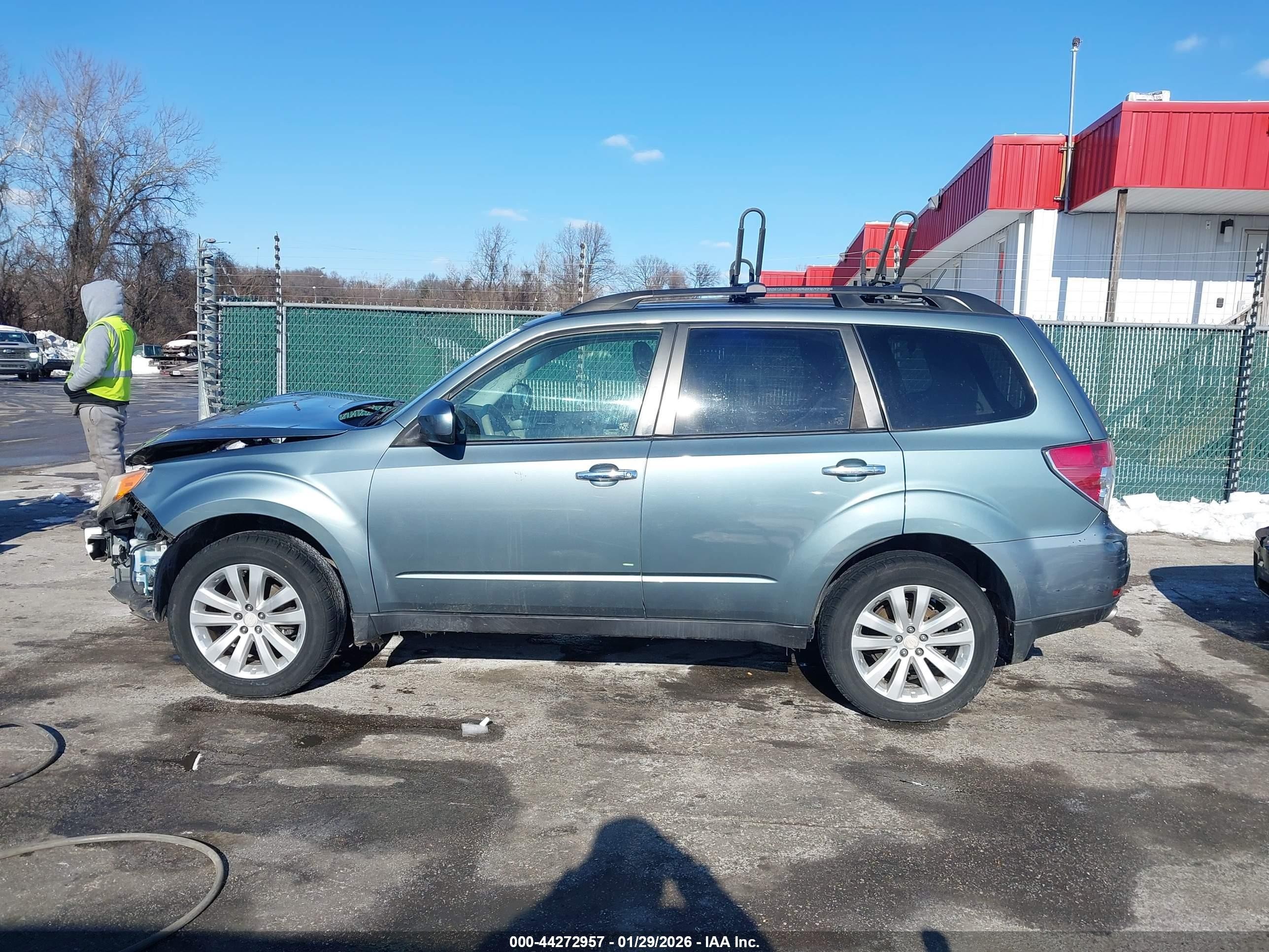 2012 Subaru Forester 2.5x Premium Blue vin: JF2SHBCC6CH451248