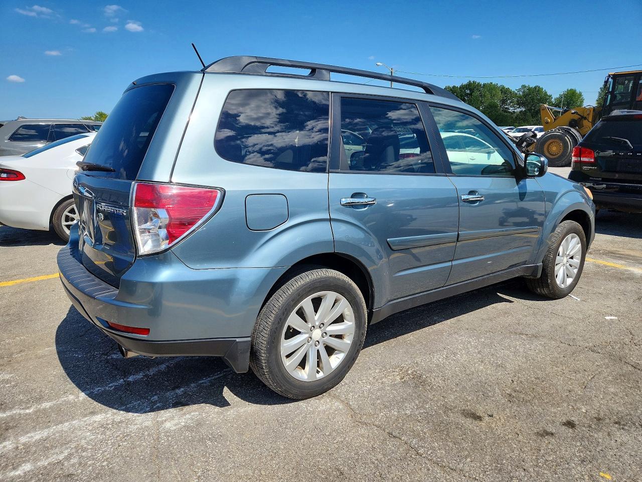 2012 Subaru Forester 2.5x Premium Blue vin: JF2SHBCCXCH455335
