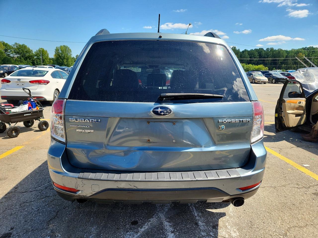 2012 Subaru Forester 2.5x Premium Blue vin: JF2SHBCCXCH455335