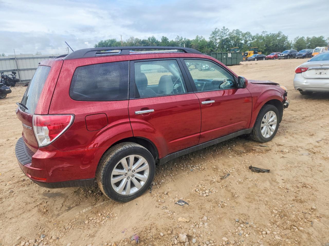 2011 Subaru Forester 2.5x Premium Burgundy vin: JF2SHBDC0BH713875