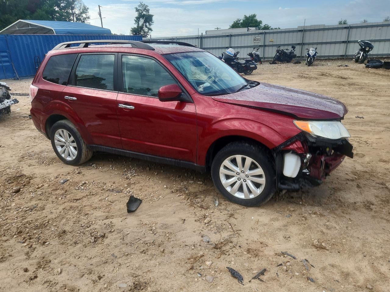 2011 Subaru Forester 2.5x Premium Burgundy vin: JF2SHBDC0BH713875