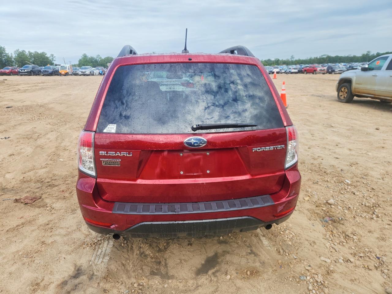 2011 Subaru Forester 2.5x Premium Burgundy vin: JF2SHBDC0BH713875