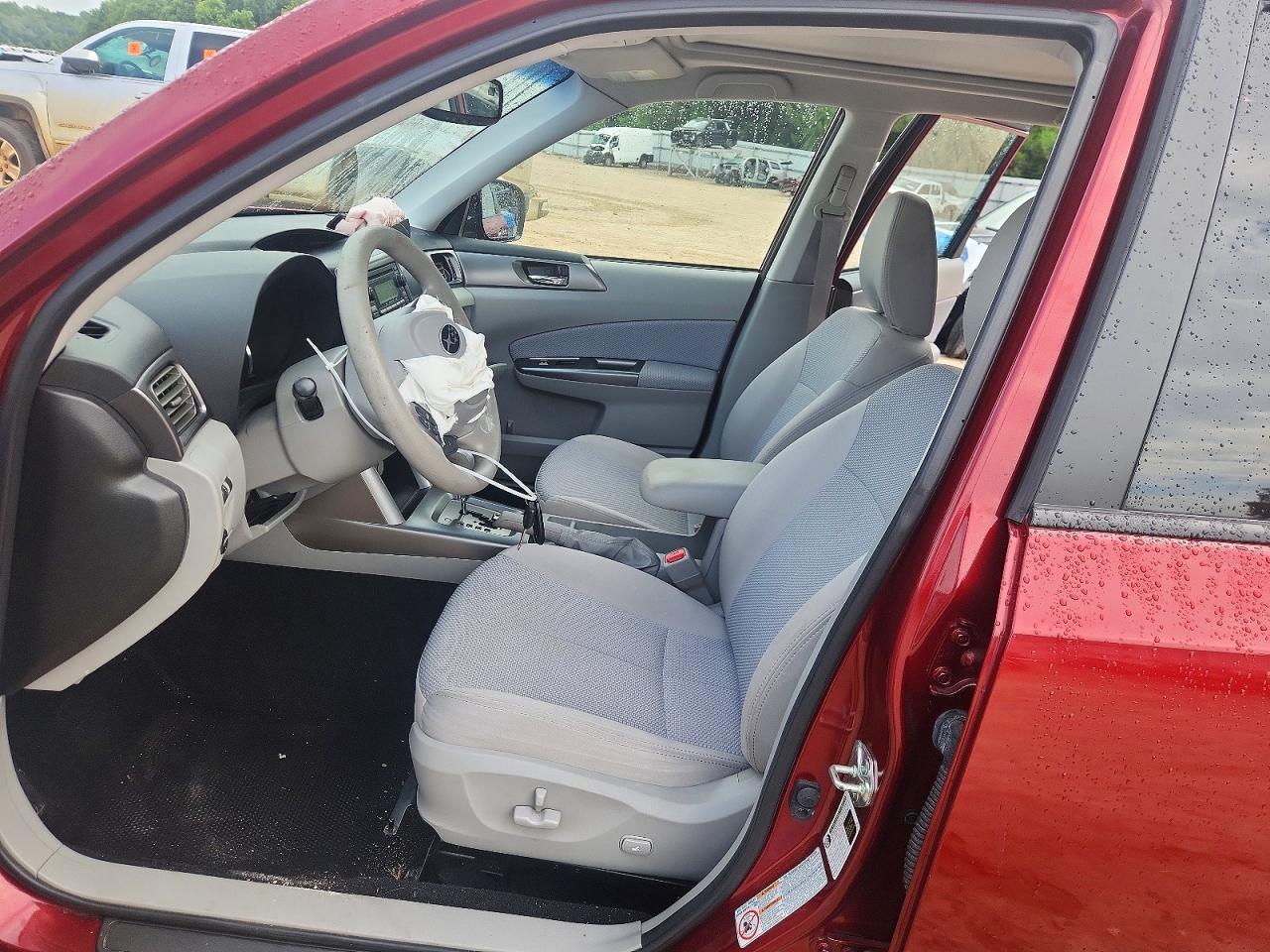 2011 Subaru Forester 2.5x Premium Burgundy vin: JF2SHBDC0BH713875