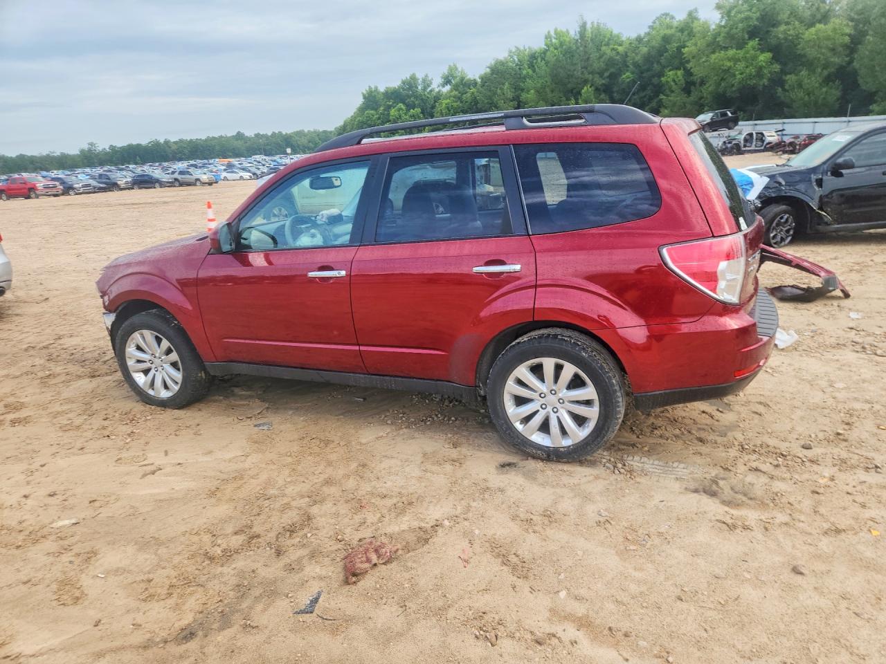 2011 Subaru Forester 2.5x Premium Burgundy vin: JF2SHBDC0BH713875