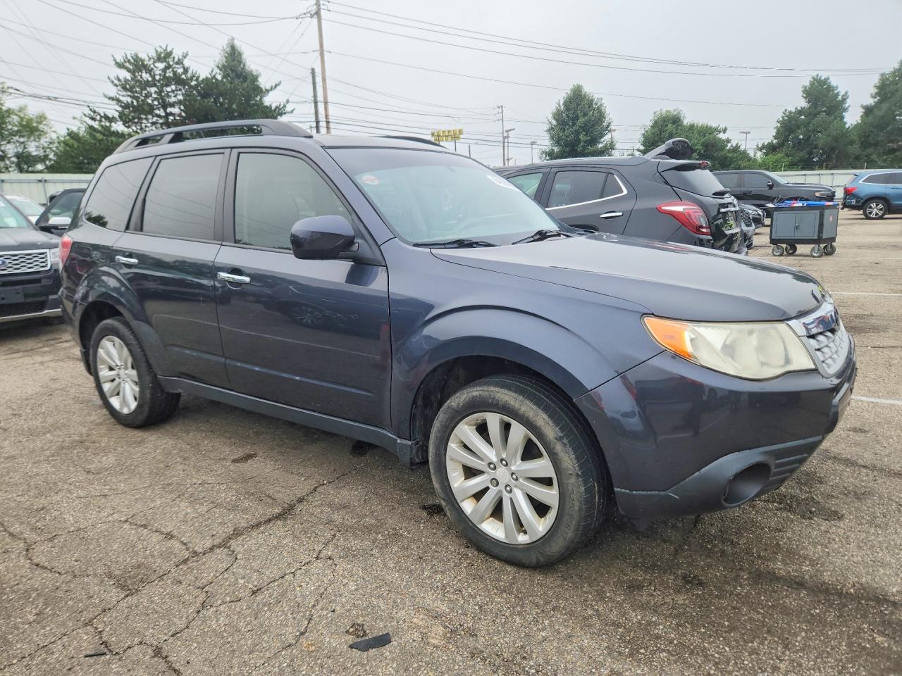 2012 Subaru Forester 2.5x Premium Gray vin: JF2SHBDC0CH417076