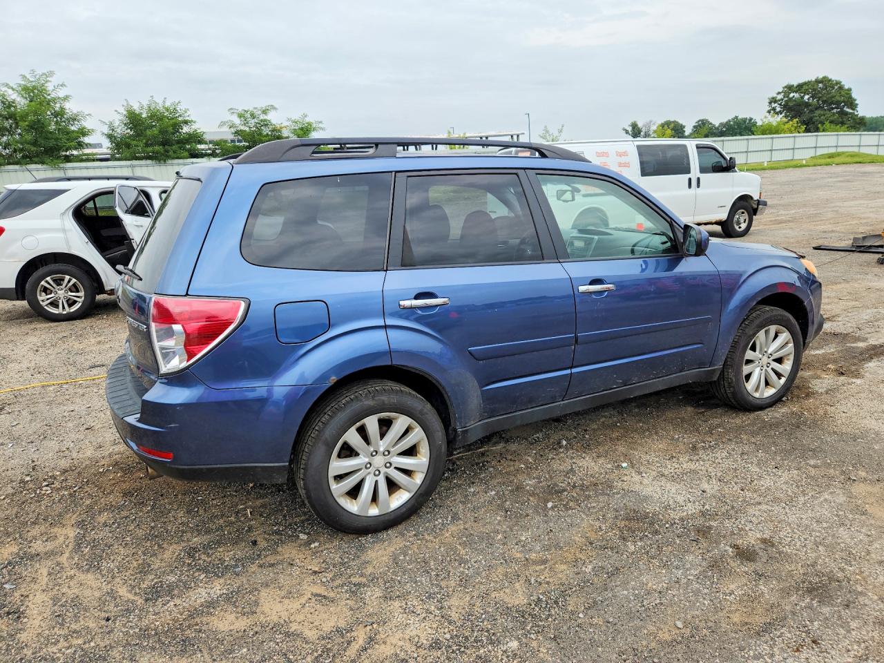 2011 Subaru Forester 2.5x Premium Blue vin: JF2SHBDC1BH725968