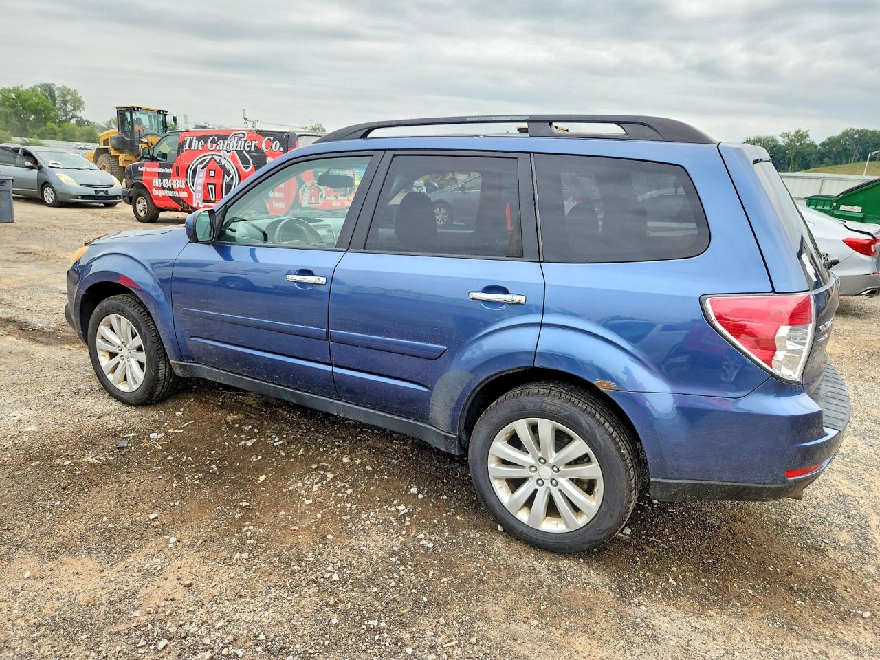 2011 Subaru Forester 2.5x Premium Blue vin: JF2SHBDC1BH725968