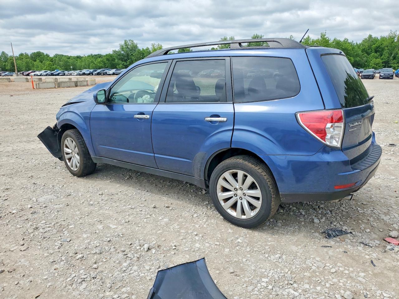 2011 Subaru Forester 2.5x Premium Blue vin: JF2SHBDC1BH777147