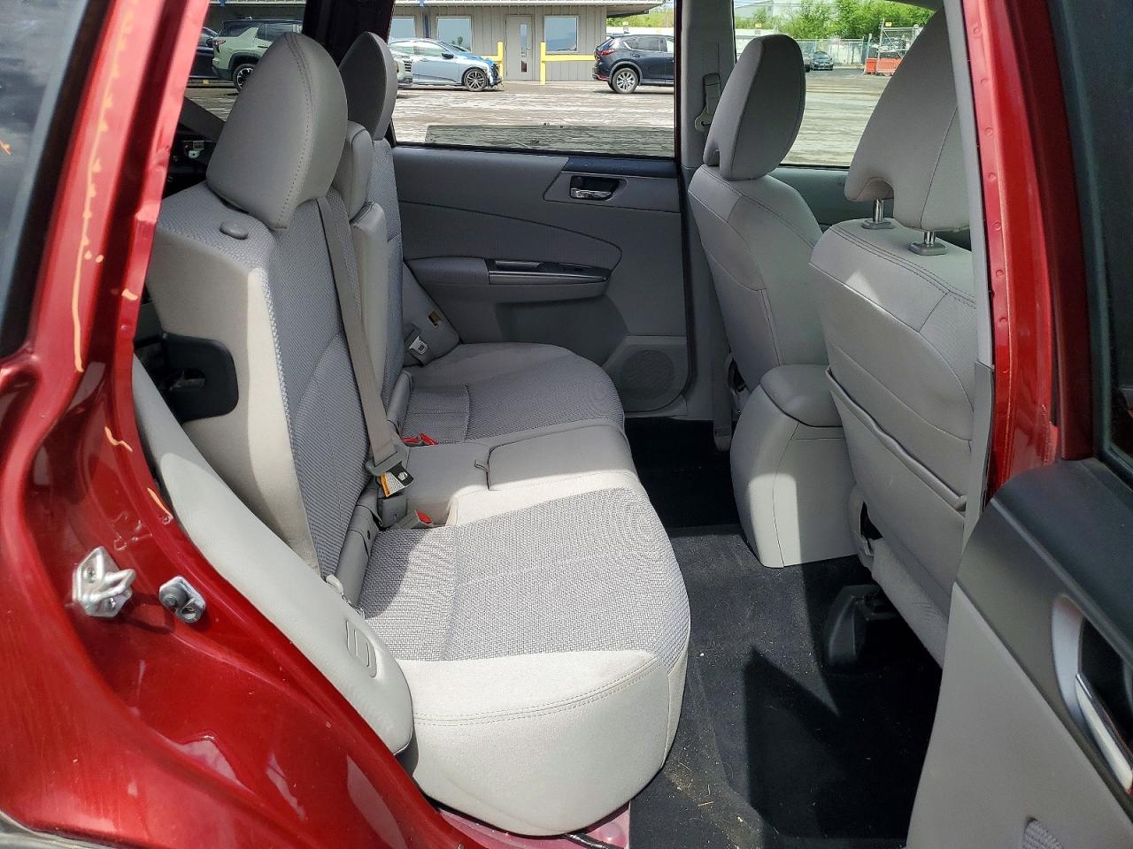 2012 Subaru Forester 2.5x Premium Burgundy vin: JF2SHBDC1CH441774