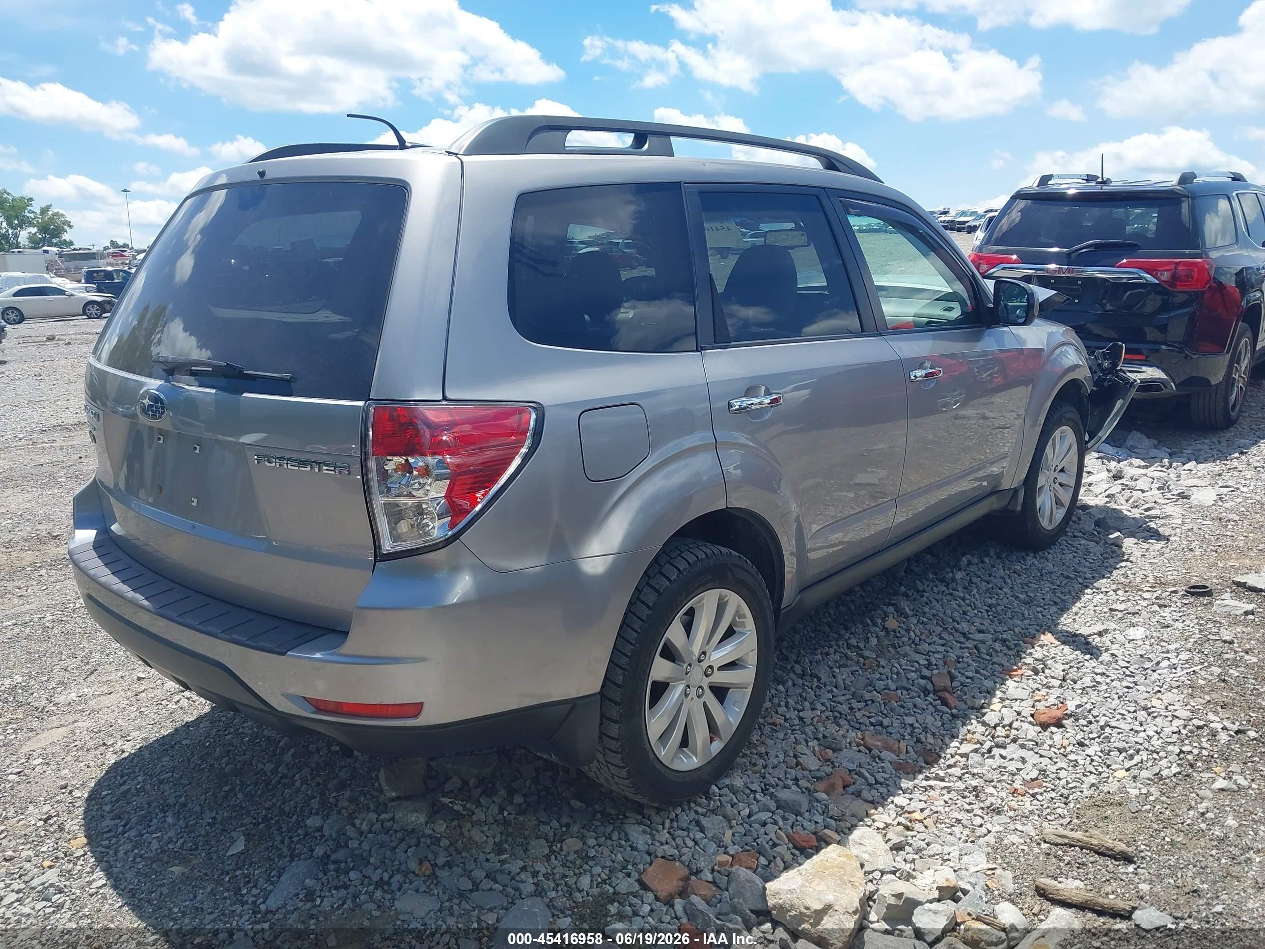 2011 Subaru Forester 2.5x Premium Silver vin: JF2SHBDC2BG768317