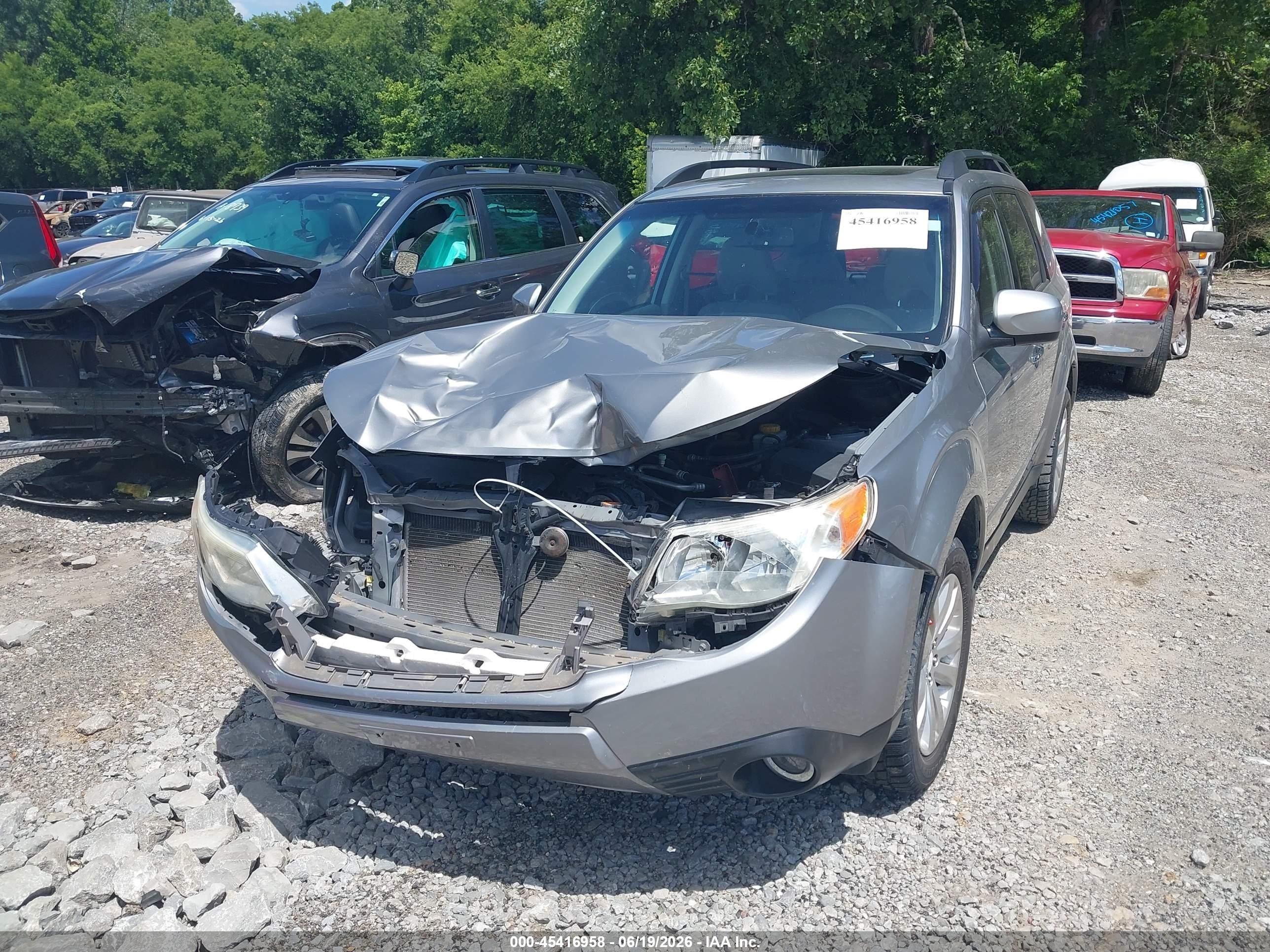 2011 Subaru Forester 2.5x Premium Silver vin: JF2SHBDC2BG768317