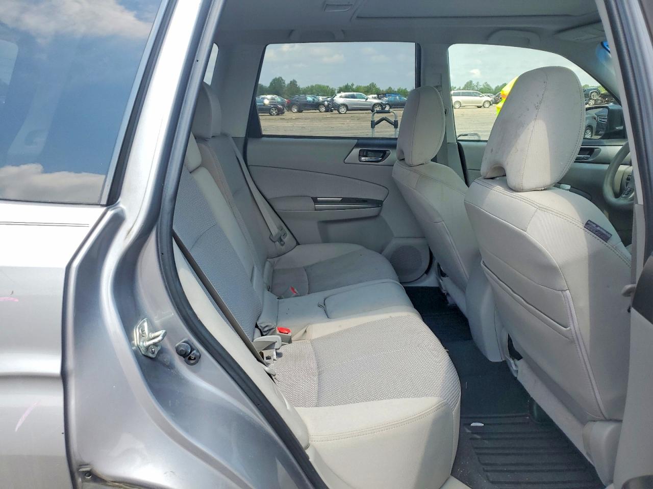 2011 Subaru Forester 2.5x Premium Silver vin: JF2SHBDC2BH772300