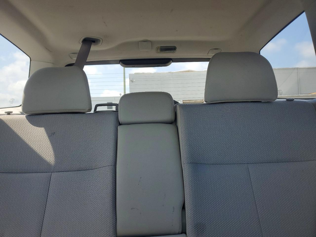 2011 Subaru Forester 2.5x Premium Silver vin: JF2SHBDC2BH772300