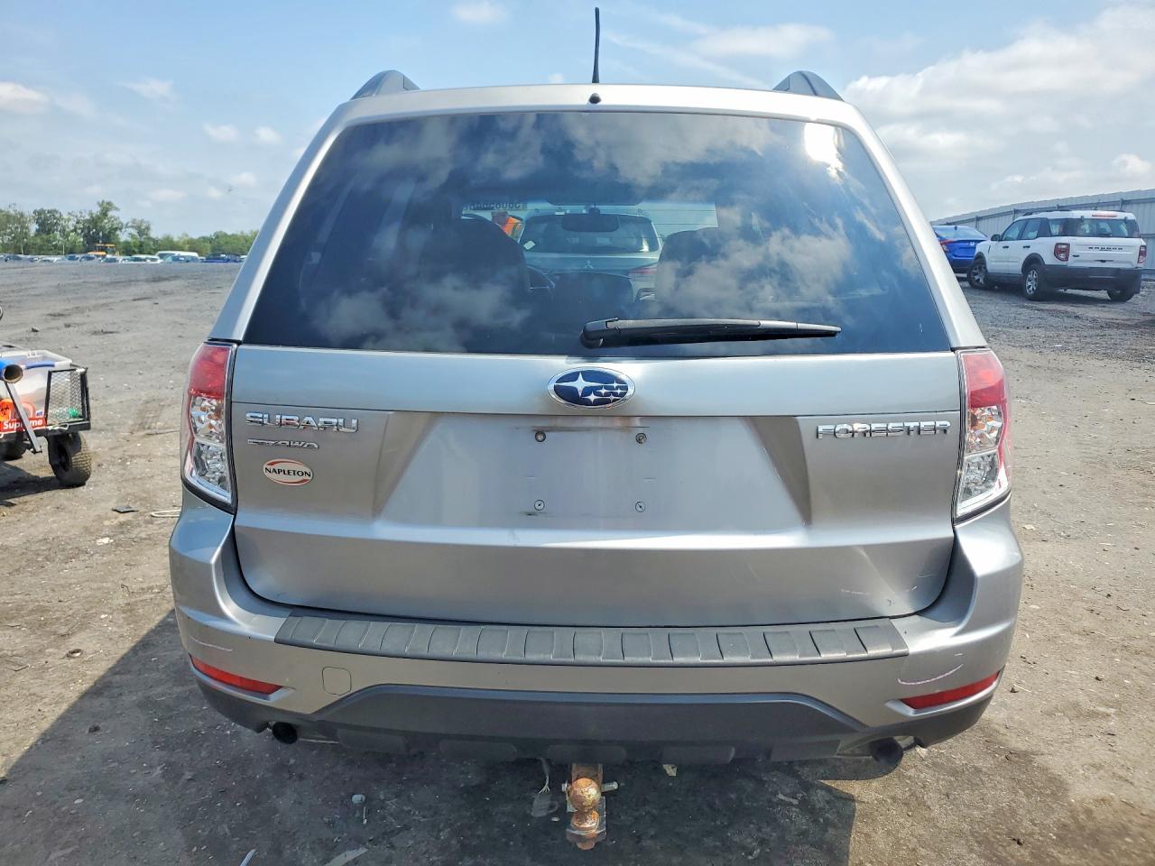 2011 Subaru Forester 2.5x Premium Silver vin: JF2SHBDC2BH772300