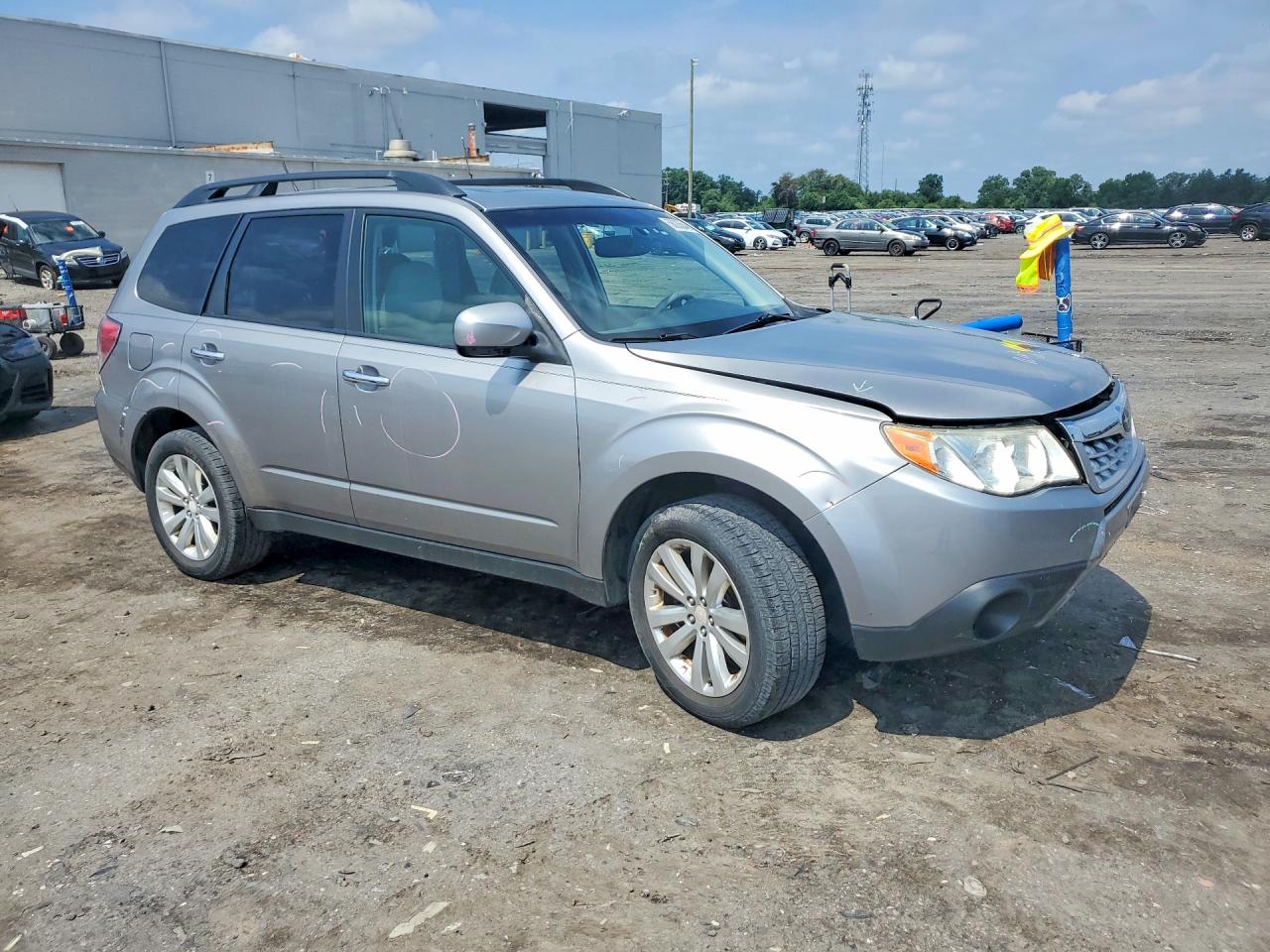 2011 Subaru Forester 2.5x Premium Silver vin: JF2SHBDC2BH772300