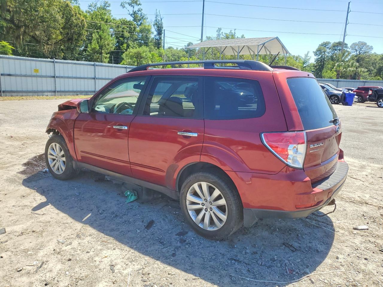 2012 Subaru Forester 2.5x Premium Red vin: JF2SHBDC2CH407732