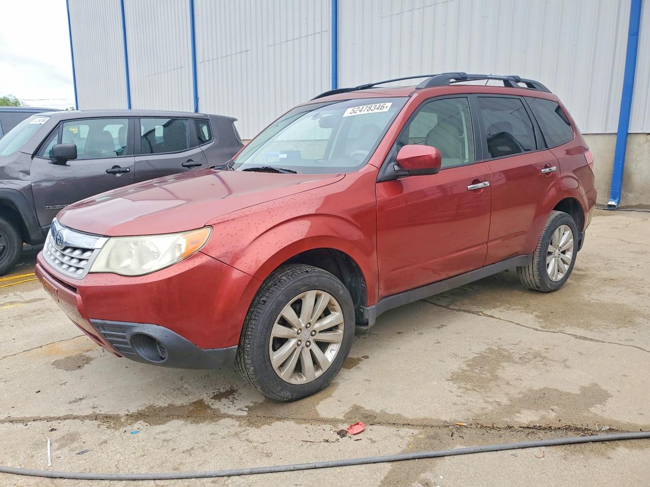 2012 Subaru Forester 2.5x Premium Burgundy vin: JF2SHBDC2CH440116